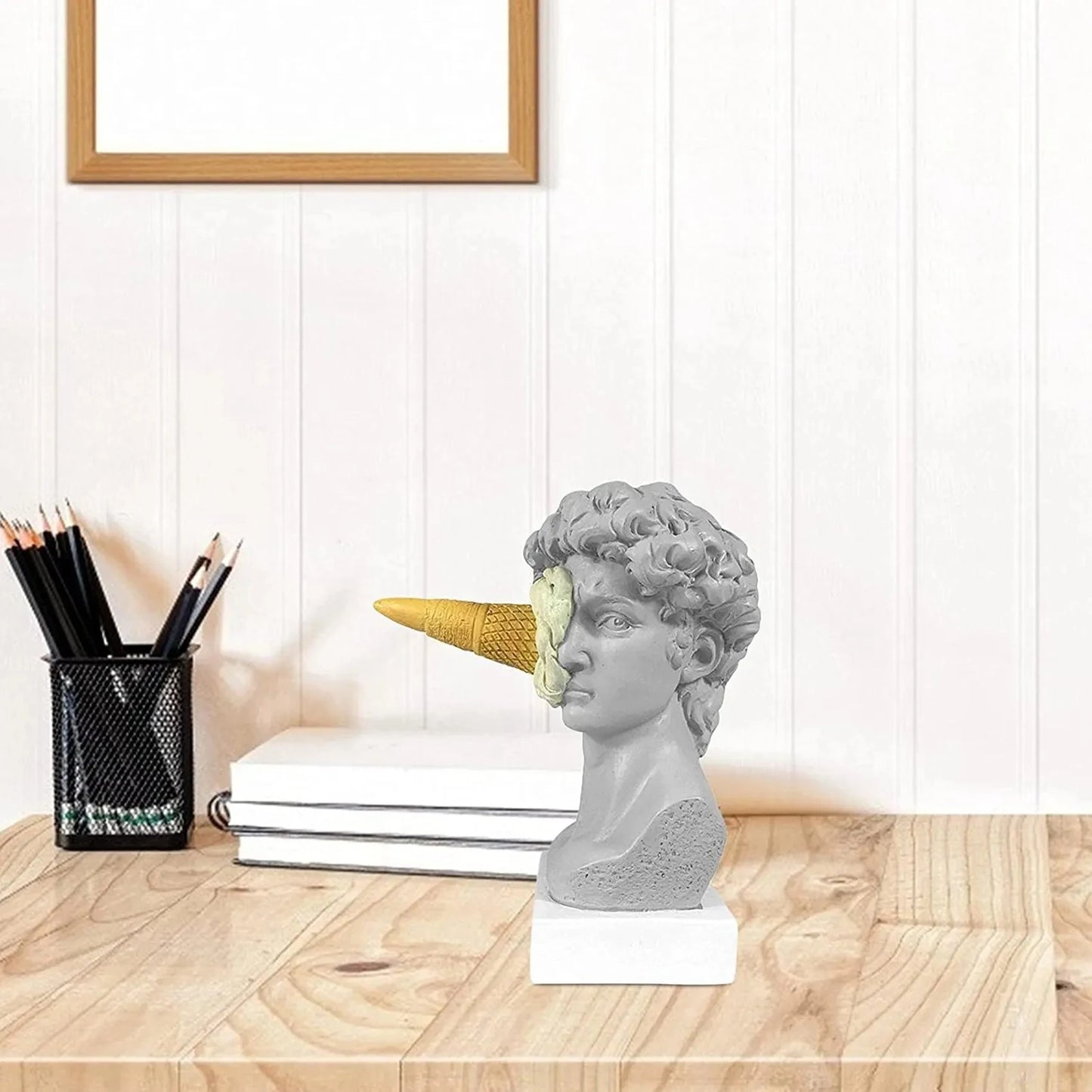 Figura de helado de David nórdico moderno